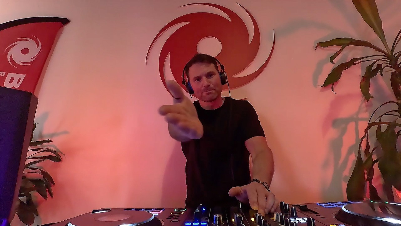 Ciaran McAuley - Finding Me (Black Hole Office Set)