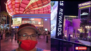 Las Vegas walking tour at night