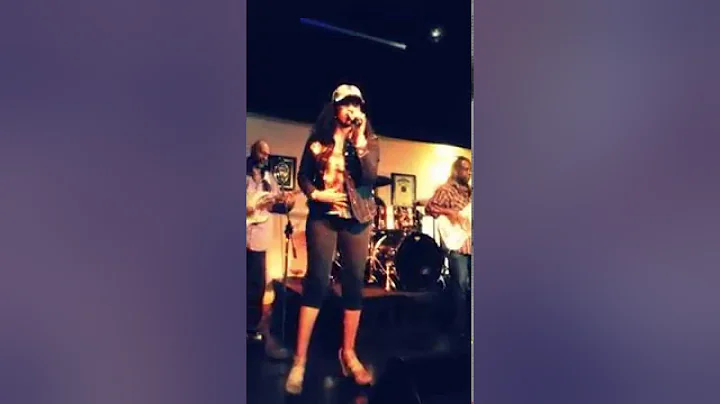Killing Me Softly (Performance) - Lisa Hooks + Extra