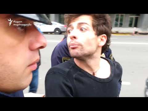 პარლამენტის წინ აქციის შეწყვეტამდე რამდენიმე პირი დააკავეს