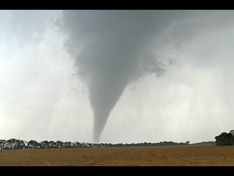 Tornado Nahe Flughafen Wien Schwechat Osterreich 10 Juli 2017 Youtube