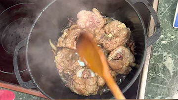 Плов в чугунной кастрюле.