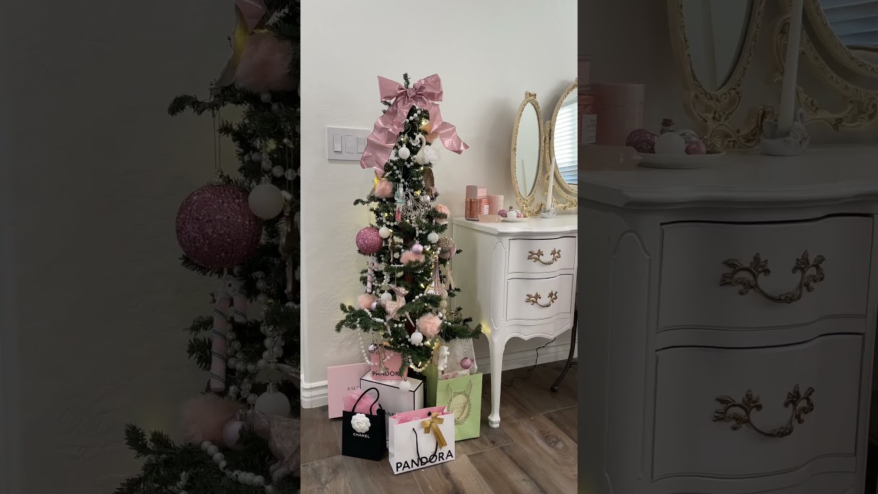 coquette Christmas tree 🎄🎀✨ 
