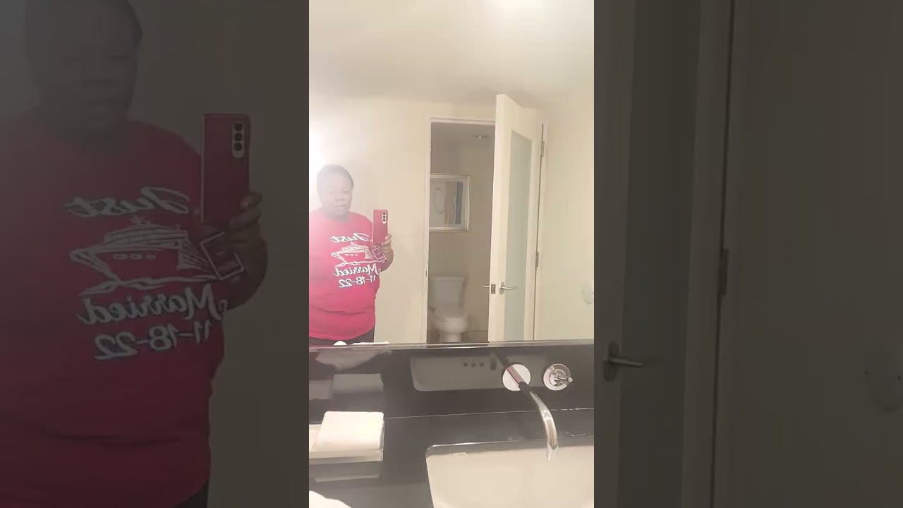 Cruise Hotel Stay: Hilton Miam Airport Blue Lagoon Room 1050 Junior Suite