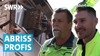 Riskante Bagger Baustelle: Hausabriss mit denkmalgeschützten Nachbarhäusern