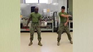 US Soldiers Dancing To Akwaaba - GuiltyBeatz x Mr Eazi x Patapaa X Pappy Kojo Resimi