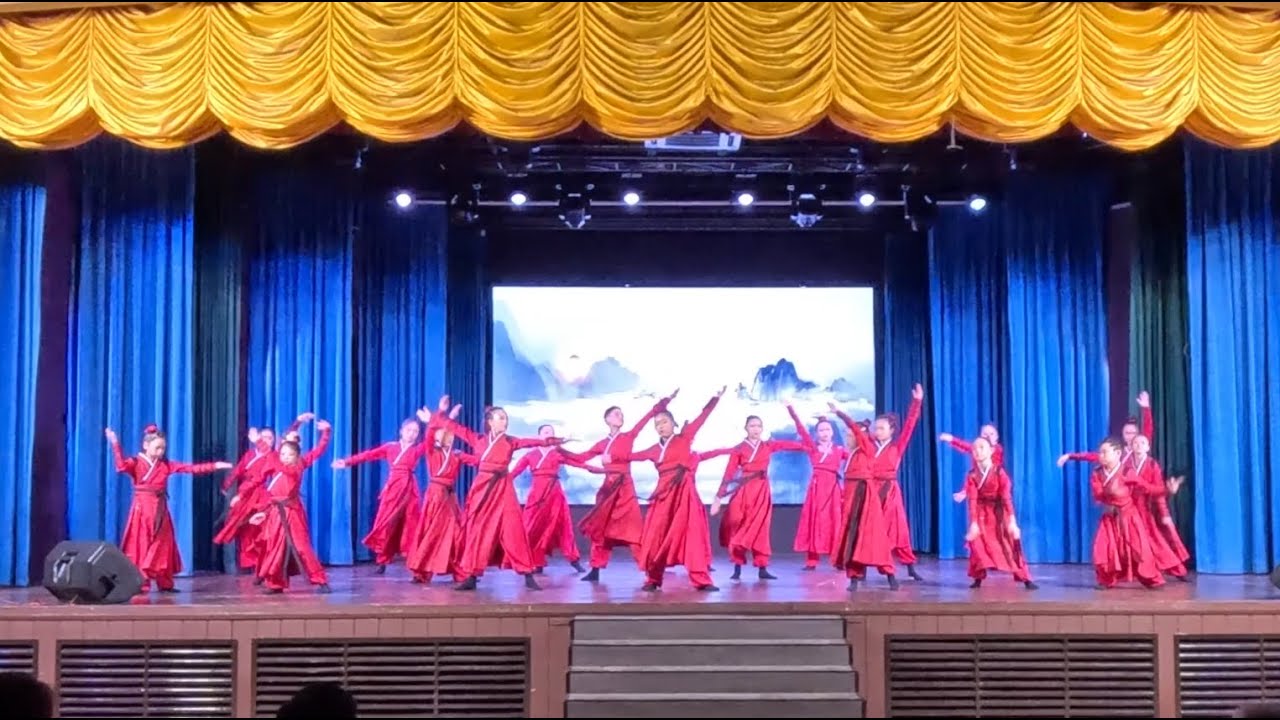 东甲启明一小在2025麻坡东甲华小舞蹈观摩会的表演 《天地之和》