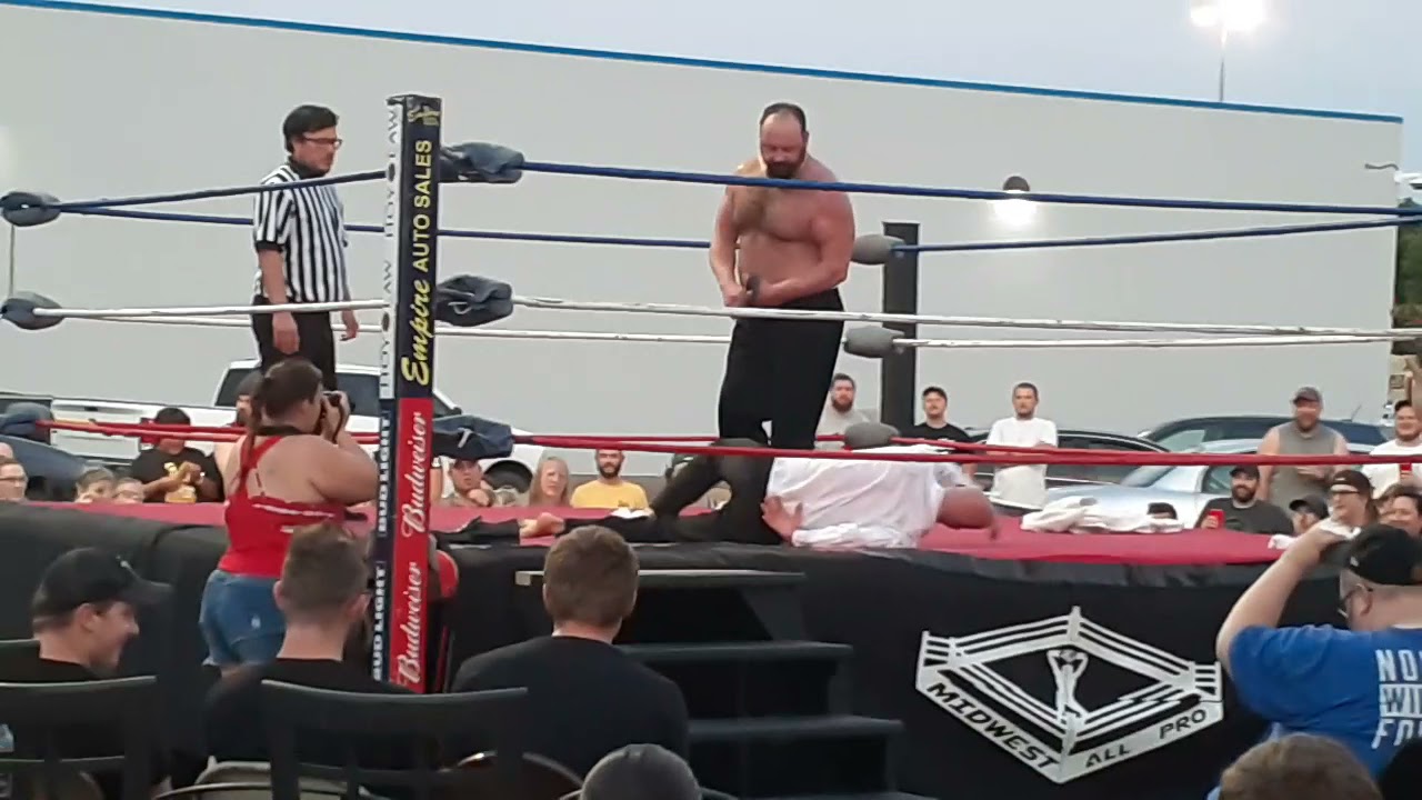 Nick U-Gene Dinsmore VS Spotlight Mike (aka Shut Up Mike)