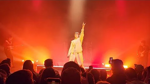 BENEE - Same Effect (The Vic Theatre Chicago) 6/4/2022