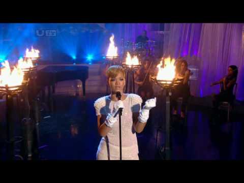 Rihanna--Russian Roulette (Live Cheryl Coles Night In 2009…