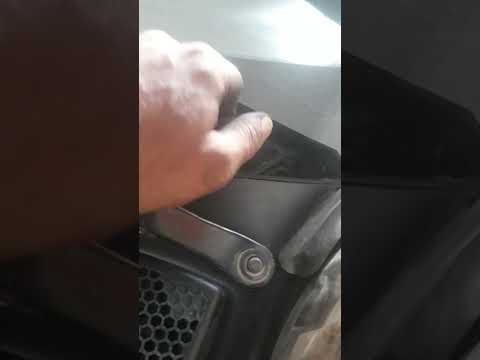 كيفية نزع ماسح الزجاج بسهولة