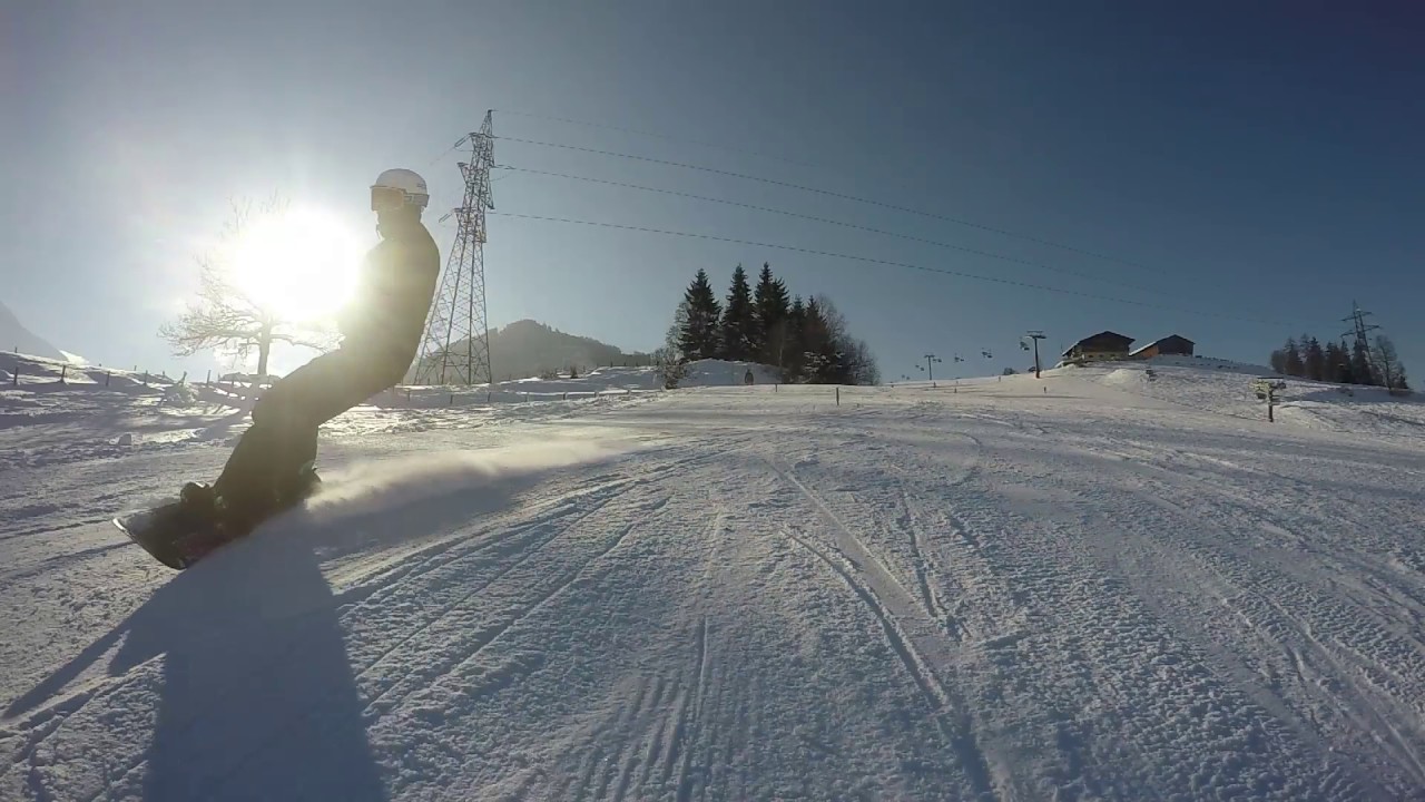 ⁣Slalom Snowboard slomo on Maiskogel