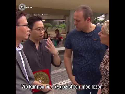 Video: Van Skoonheid Tot Lelik: 'n Sjarmante Chinese Vrou Trek Haar Neus Af, Haal Haar Wimpers Af, Was Haar Grimering Af En Wys Hoe Sy Regtig Lyk