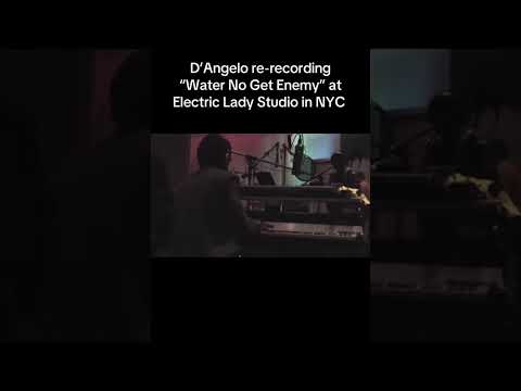 D’Angelo re-recording “Water No Get Enemy” at Electric Lady Studios in NYC #felakuti #dangelo
