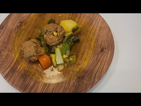 קציצות בקר נימוחות מבושלות עם מגוון ירקות בציר עוף, עשבי תיבול ולימון פרסי. מושלמות לצד אורז לבן