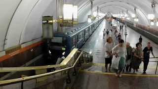 Санкт-Петербург. Метропоезд «Номерной»-«Пришелец» на ст. «Лиговский проспект»  29 июня 2023