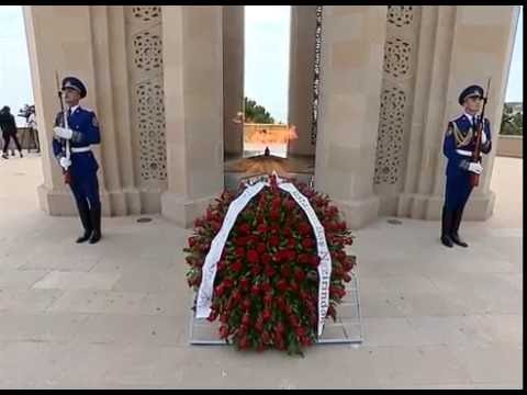 პრემიერმა მარადიული ცეცხლის მემორიალი გვირგვინით შეამკო