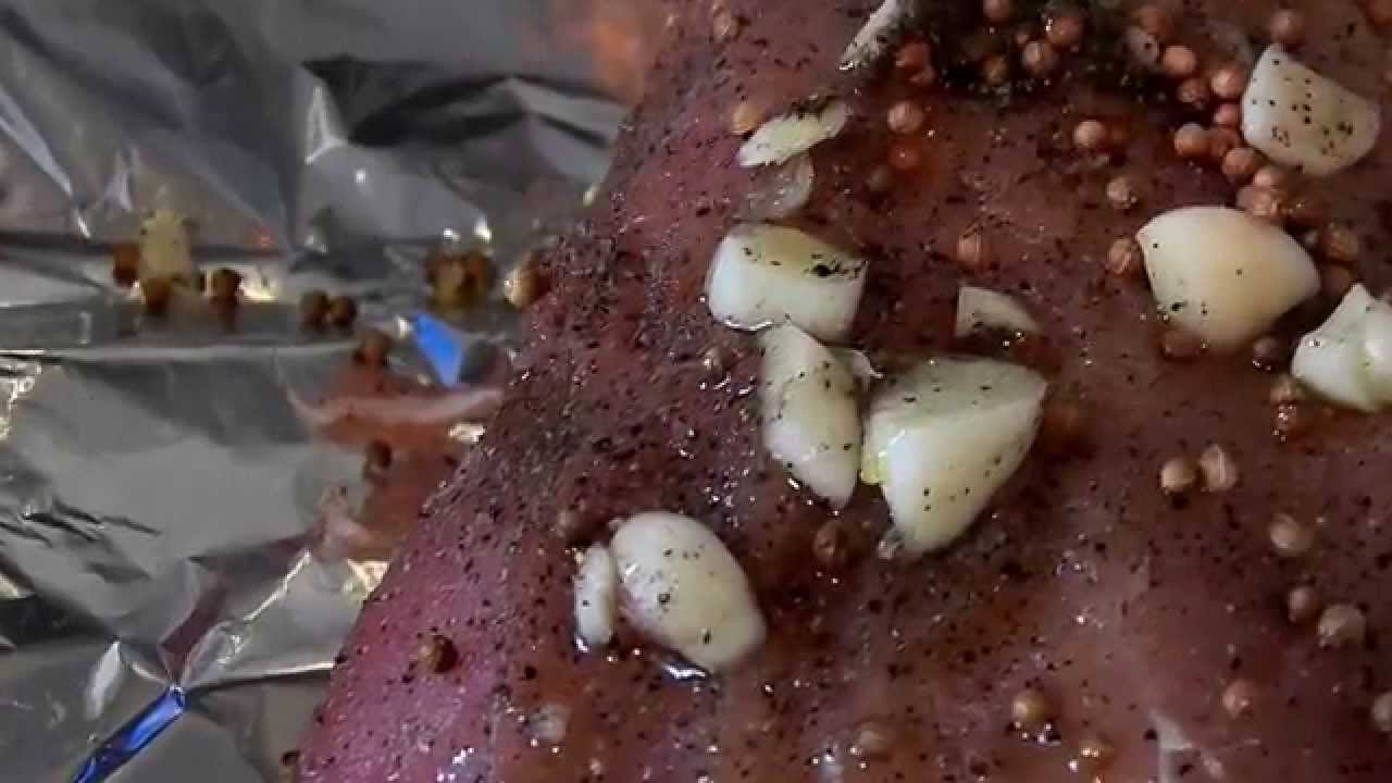 Schab pieczony faszerowany nadziany śliwkami i morelami na obiad weigela spilled wine