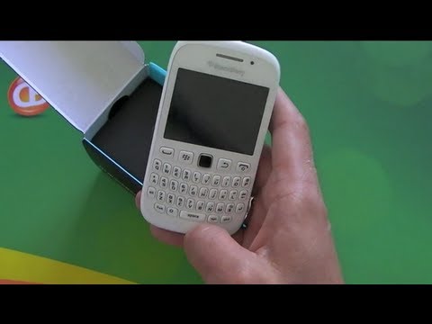 White BlackBerry Curve 9320 Unboxing