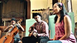 Video thumbnail of "Carolina Chocolate Drops :: 'Leaving Eden' via Liveset"