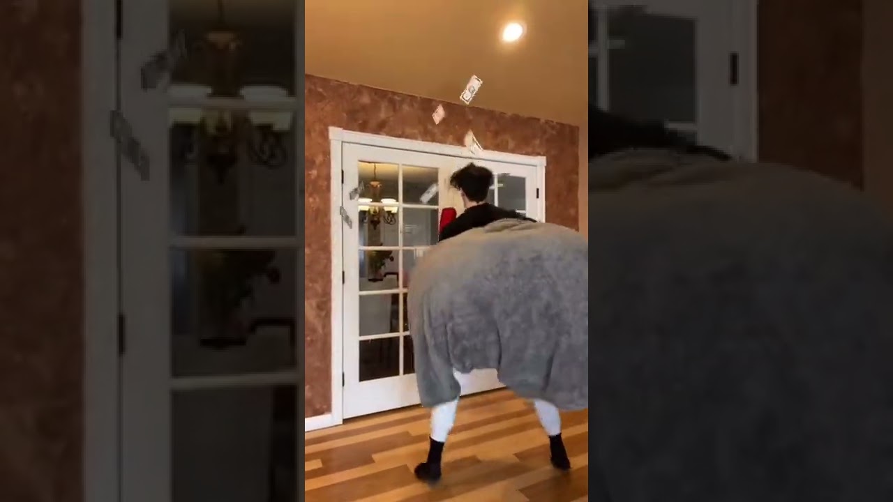 LOOK AT HER FACE 🤣 