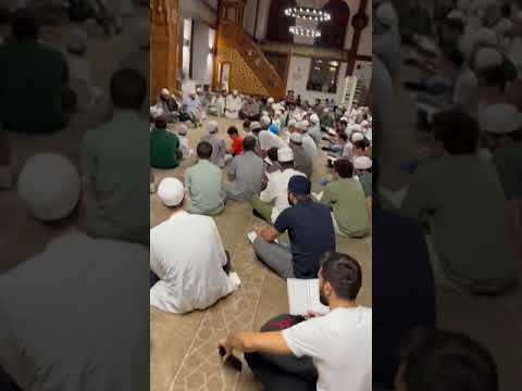 إن لم يكن في معادي اخذا بيدي فضلا وإل ا فقل يا زل ة القدم