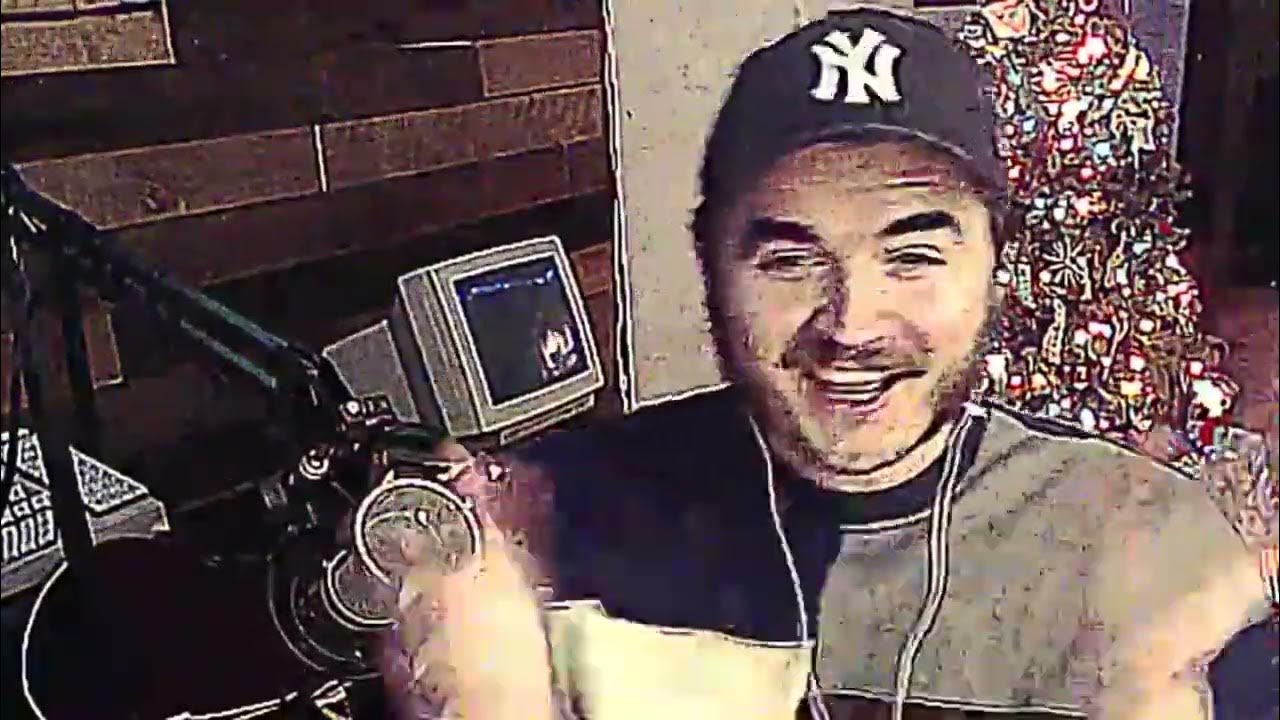 (VOLUME WARNING) Jschlatt loudly cheers on the funny mic YouTube