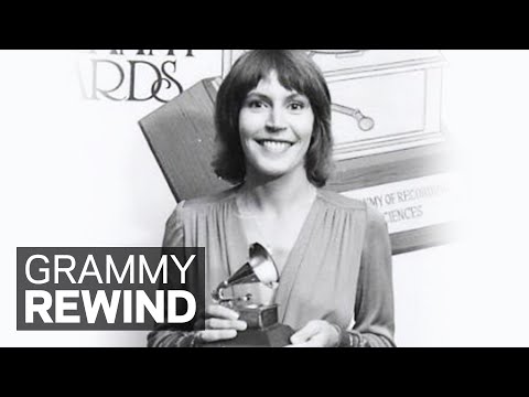 Watch Helen Reddy Win Best Female Pop Vocal Performance In 1973 | GRAMMY Rewind