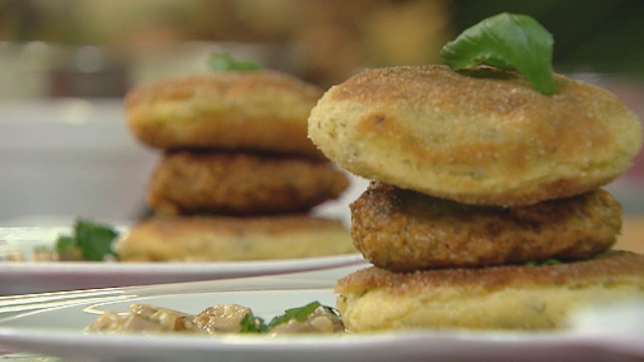 Rączka gotuje - zupa ogórkowa, kotlety ziemniaczane, karminadle i sos pieczarkowy