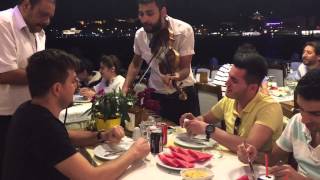 Download lagu Galata köprüsünde bir aksam yemeği dostlarla Galata köprüsünde bir aksam yemeği dostlarla
