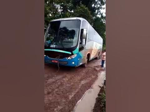 Passageiros passam a noite em ônibus atolados no Norte Araguaia 