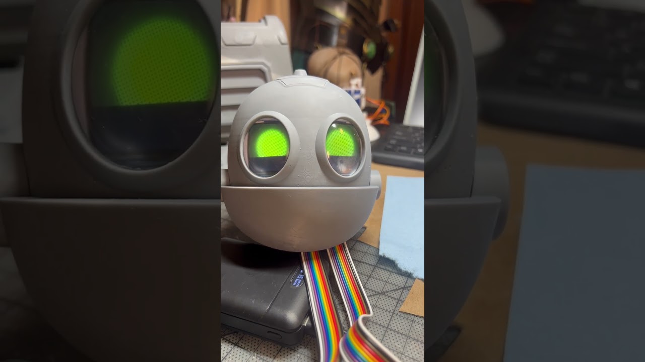 He is alive! #Ratchetandclank #playstation  #animatronics #robot #adafruit #cosplay #prop #xbox