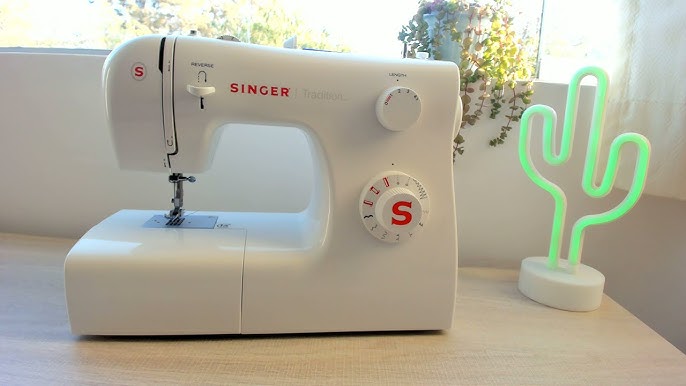 Máquina de coser  Singer SM024-RD, 24 Puntadas útiles, Luz LED, Enhebrador  automático, Blanco/Rojo
