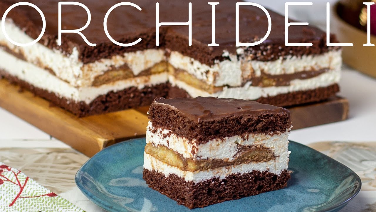 Biszkopt czekoladowy z czekoladą i bitą śmietaną