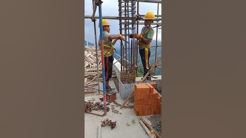 Placing lateral ties in column #nepal  #civilengineering #construction #rasuwa #column #rebars