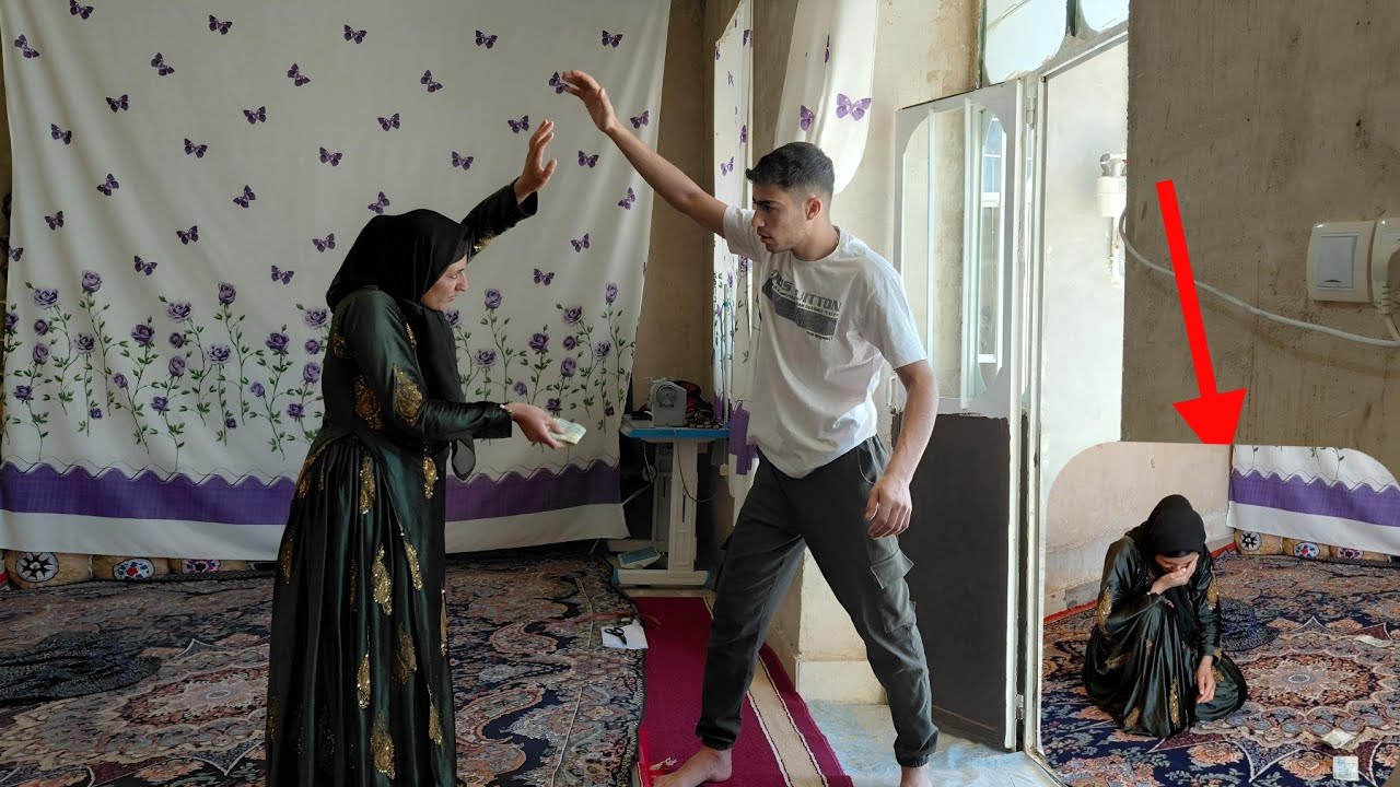 The landlord came to ask for rent, but when he didn't have the rent, he got angry attacked sakineh😭