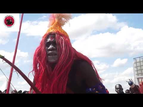 NGOMA YA SUNGUSUNGU YAMUINUA RPC KYANDO WA SHINYANGA ABEBA KINU KWA KUTUMIA MENO