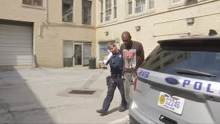 Charleston Police: Man arrested after pointing air rifle at officers