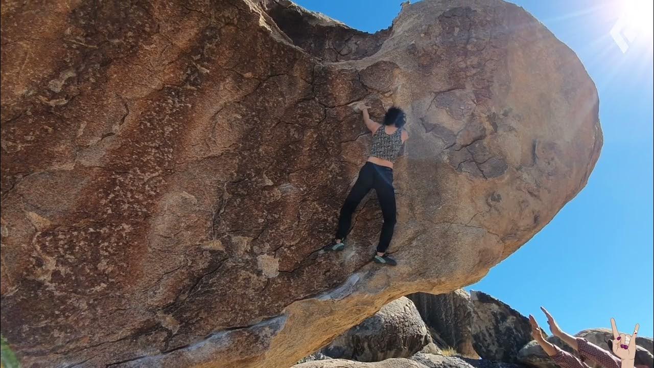 La Marmota (V5) Boulder en Peñoles, Chihuahua Escaladora Adriana