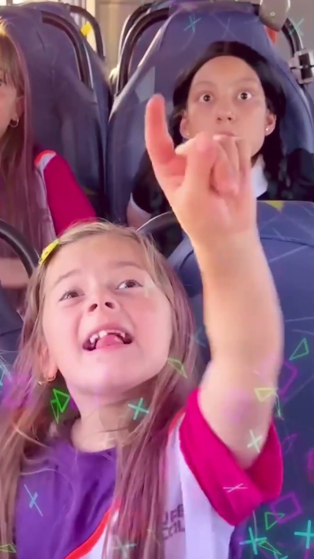 Wandinha Maria Clara aprende regras de conduta no ônibus escolar #shorts