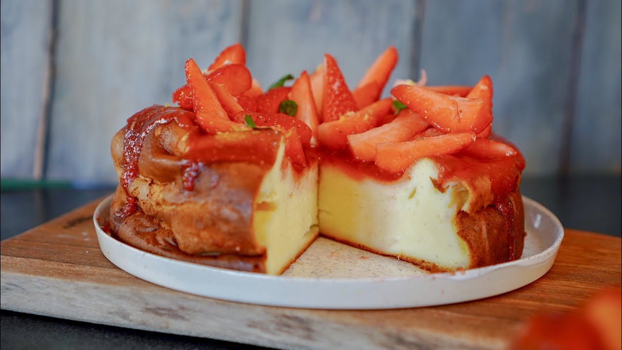 Ce gâteau de fromage blanc aux fraises est léger, protéiné et gourmand