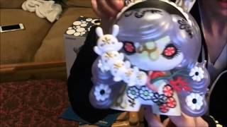 KIDROBOT AND JUNKO MIZUNO'S VIOLET SODA LADY - YouTube