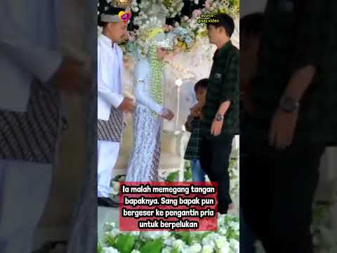 Viral hadiri pernikahan mantan istri, sang anak menolak di peluk ibunya #fyp #cantik #jilbab #nikah