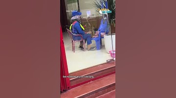 2 thanh niên đến đổ xăng nhưng phải quay về vì thấy nhân viên đang thổi kèn, không nỡ làm phiền