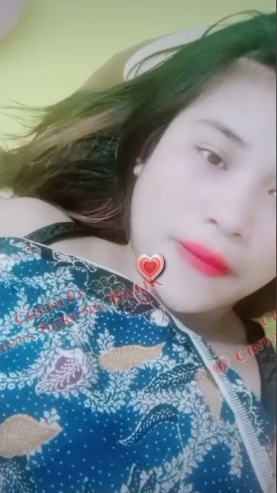 Pake Sarung Batik jelang tidur di kamar sendirian