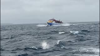 Ngeri.... KM. Barcelona jurusan talaud-manado Menerjang Ombak, Air laut masuk ke dalam kapal...