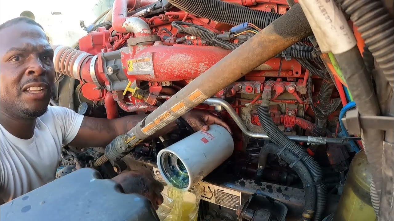 My first oil change on my T680 Kenworth 2014 Cummins YouTube