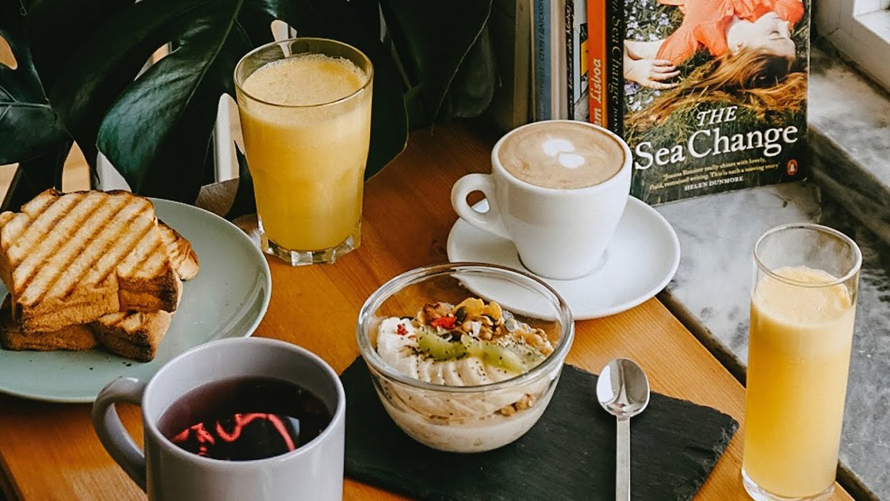 Cozy breakfast in the cafe 🍊☕✨| ambient classical piano for autumn mornings 💙💛