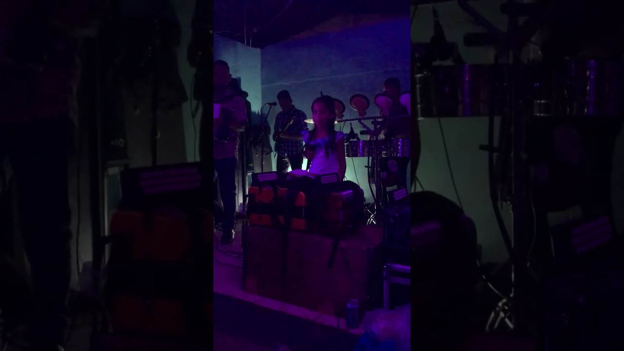 TRADICIONES DE PANAMA HÉCTOR DOMÍNGUEZ (PARTICIPACIÓN DE JESSY YULIETH EN LA SALOMA) - NACIO EL AMOR