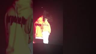 Justin Bieber drops his mic and storms off stage in Manchester